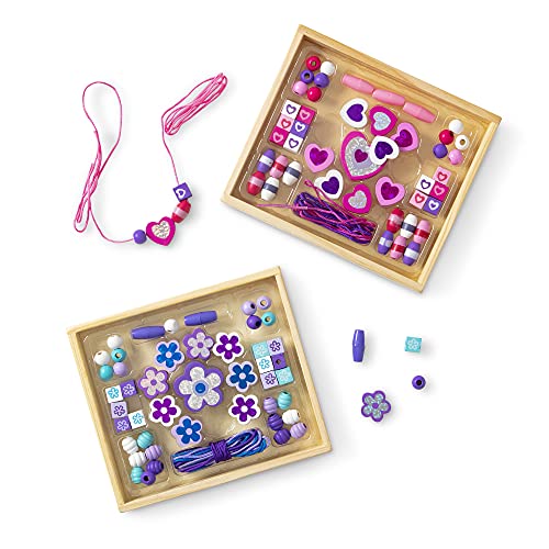 Melissa & Doug Set di Perline In Legno Cuori Luccicanti e Set di Perline In  Legno Fiori Scintillanti, Kit per la creazione di collane e bracciali,  Gioco creativo per bambini di 3